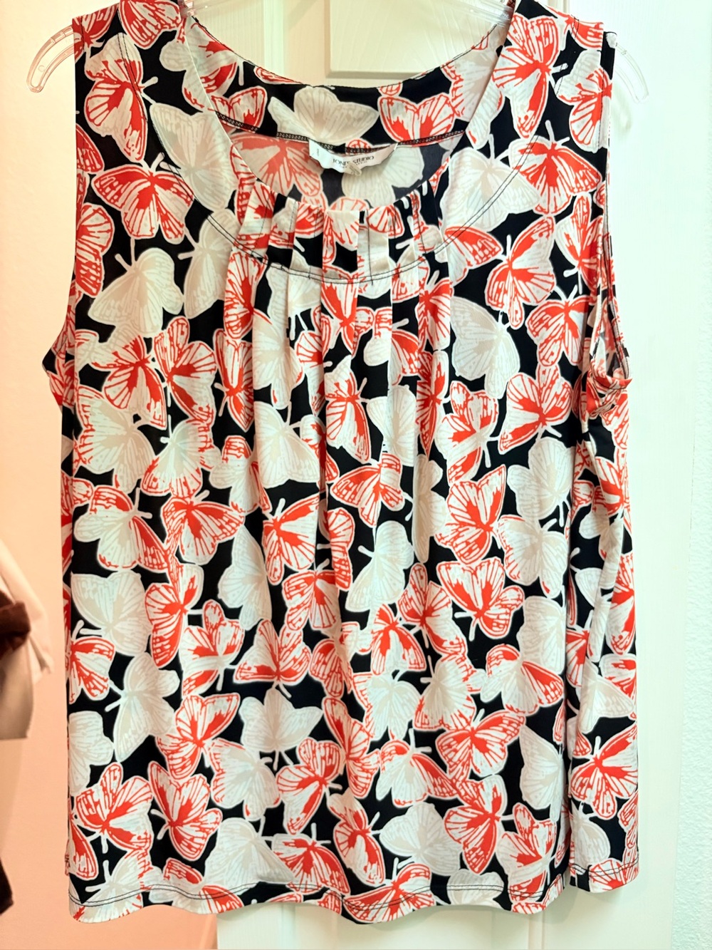 Jones Studio Floral Print Sleeveless Top in Black, White & Coral